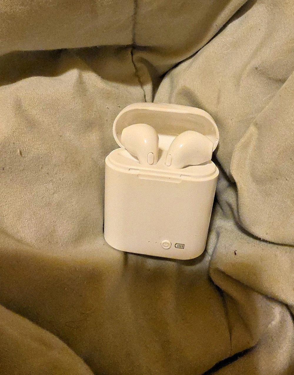 i12 TWS Wireless Earbuds Earbud Headphones White & Black